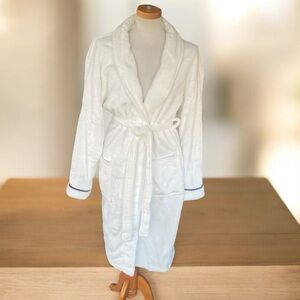 Tommy Bahama Unisex Luxury Hotel Spa Robe - White with Navy Piping - OSFM